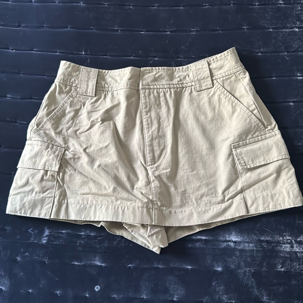 Zara women’s size XS khaki cargo skort
